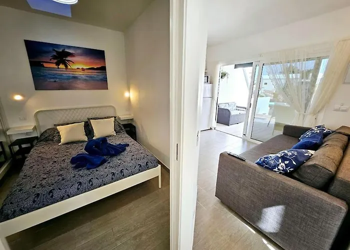 Taisa Playa Roca Costa Teguise